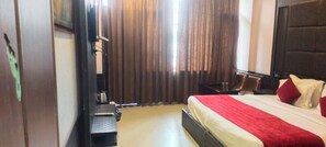 Premium Double Room | In-room safe, soundproofing, free WiFi, bed sheets - Hotel IN Hills Valley Dharmshala (Dharamshala)