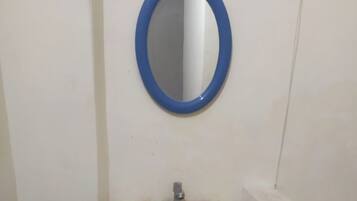 Superior Double Room | Bathroom | Shower, rainfall showerhead, free toiletries, slippers