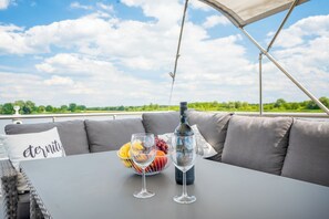 Outdoor dining - Houseboat Lubodne - exclusive vacation on the Müritz (Buchholz)