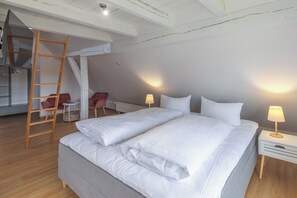 3 bedrooms, desk, free WiFi, bed sheets