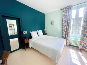 2 bedrooms, WiFi, bed sheets - La Chocolaterie, Dream stay, Majestic view of the Chapelle Saint-Hubert (Unknown)