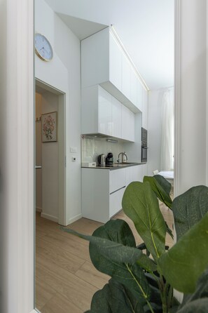 Micro-ondes, four, plaque de cuisson, lave-vaisselle