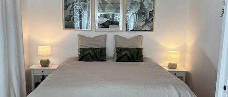 2 bedrooms, iron/ironing board, WiFi, bed sheets