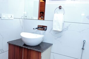 Deluxe Room | Bathroom