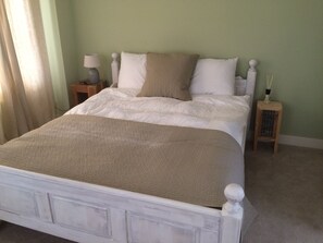 Phòng đôi phong cách cổ điển, quang cảnh thành phố | Két bảo mật tại phòng, bàn, khu vực làm việc phù hợp cho laptop