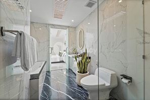Villa, 3 Schlafzimmer, eigener Pool, Poolblick | Badezimmer | Kostenlose Toilettenartikel, Handtücher, Seife, Shampoo
