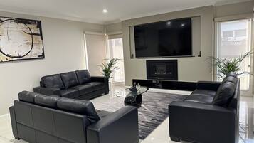 Smart TV, fireplace