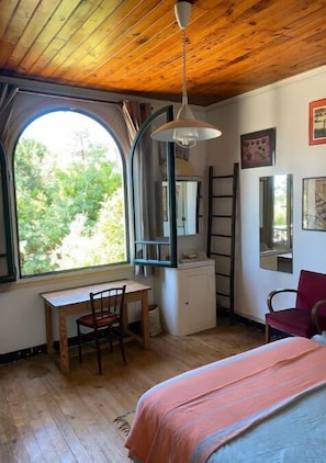 4 chambres, fer et planche à repasser, Wi-Fi, draps fournis