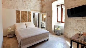 Family Room, Patio, Garden View | Frette Italian sheets, premium bedding, down duvets, memory-foam beds