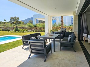 Outdoor dining - New four bedroom villa with private pool (La Cala de Mijas)