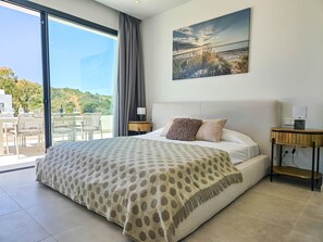 4 bedrooms, in-room safe, iron/ironing board, travel cot - New four bedroom villa with private pool (La Cala de Mijas)