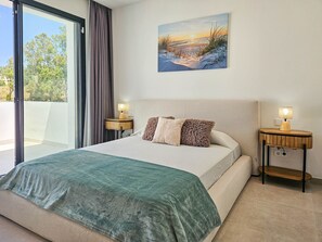 4 bedrooms, in-room safe, iron/ironing board, travel cot - New four bedroom villa with private pool (La Cala de Mijas)