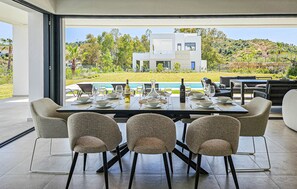 Outdoor dining - New four bedroom villa with private pool (La Cala de Mijas)