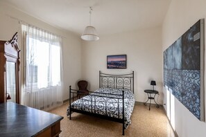 5 bedrooms, iron/ironing board, travel crib, free WiFi