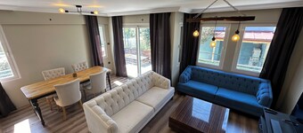 Kuşadası'nda Merkezde ve Denize 5 Dakika Şık Villa