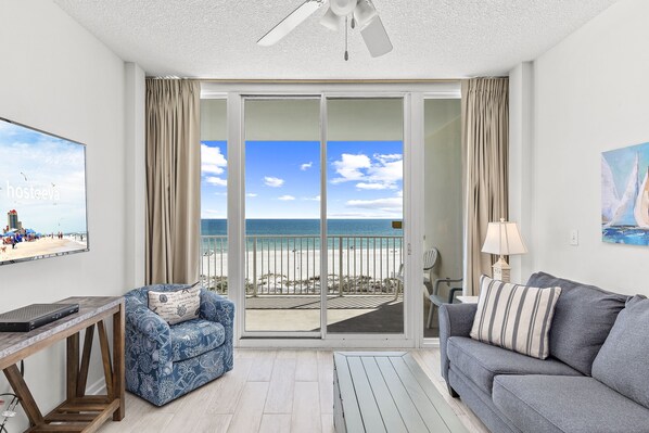 Signature Condo, 3 Bedrooms, Non Smoking, Kitchen | Living room | 59-inch Smart TV with cable channels