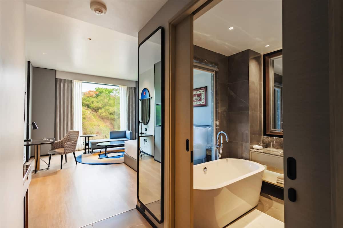 Minibar, in-room safe, bed sheets, wheelchair access