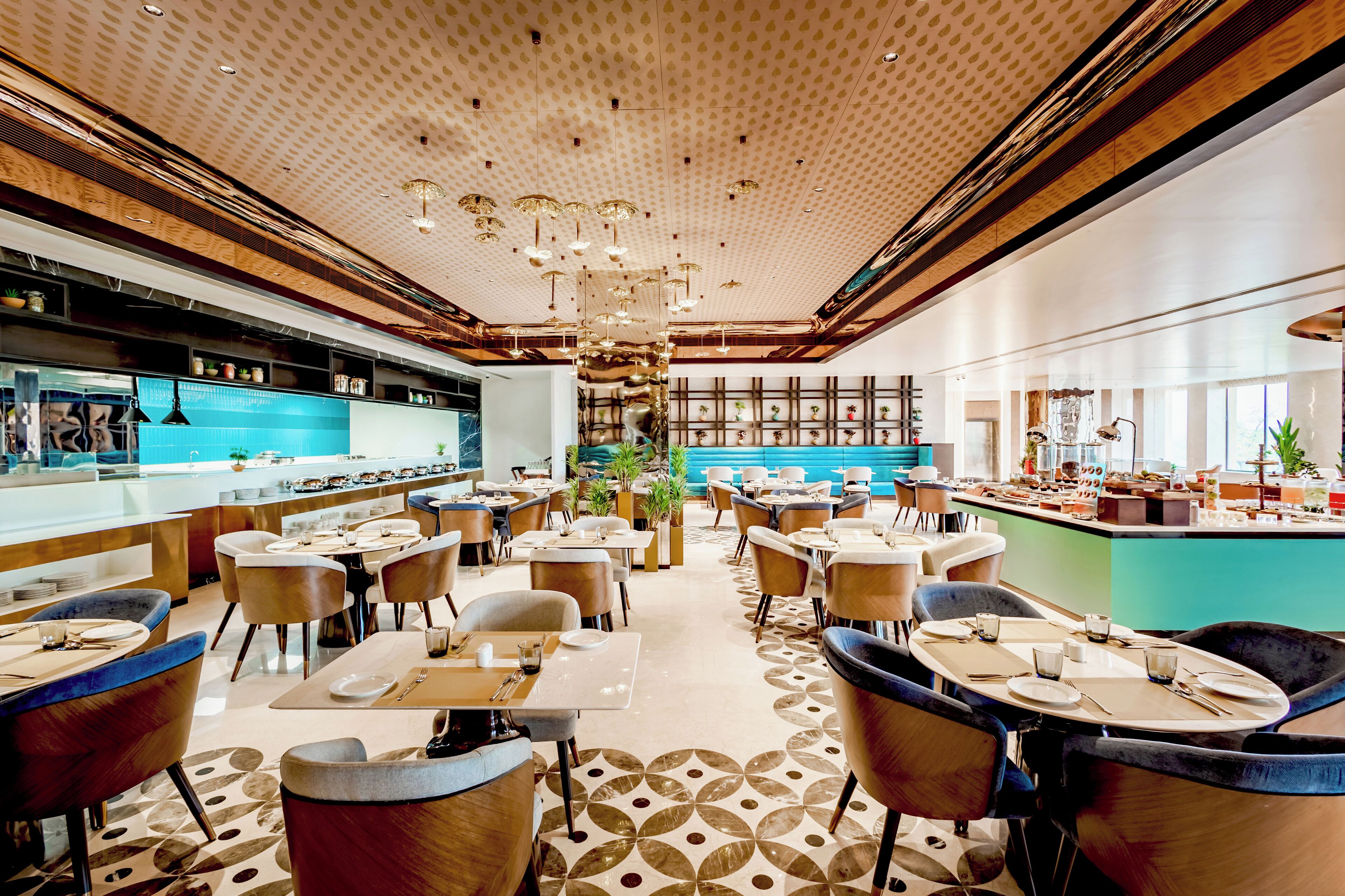 朝食 (ビュッフェ)、毎日提供 (1 名様 599 INR)