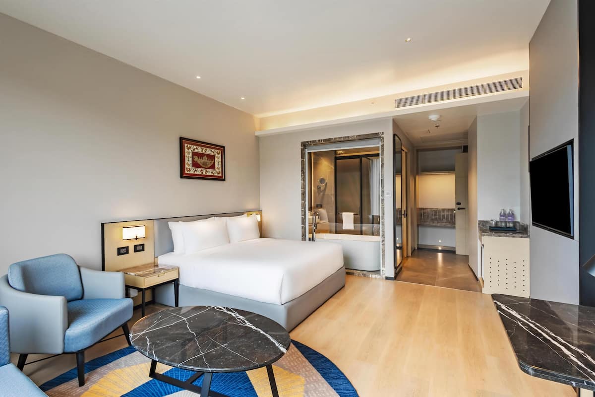 Habitación Deluxe | Minibar, caja fuerte, ropa de cama y accesible en silla de ruedas