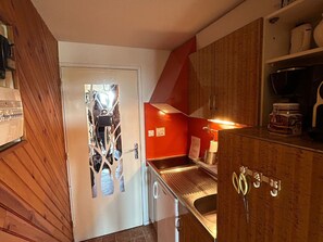 Fridge, microwave, stovetop, toaster