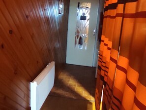 Interior - Studio for 4 at slopeside with garage (Besse-et-Saint-Anastaise-Super Besse)