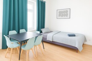 2 室のベッドルーム、WiFi、ベッドシーツ