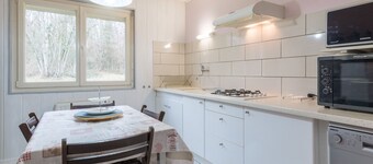 Detached house by pond - 3 bedrooms, pets allowed