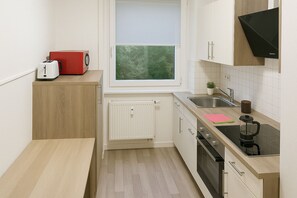 Fridge, microwave, stovetop, dishwasher