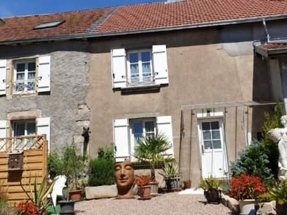 Spacious historic house for 12, near nature