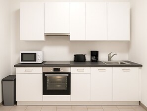 冰箱、微波炉、厨具/餐具