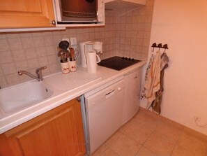 Kühlschrank, Mikrowelle, Ofen, Geschirrspüler