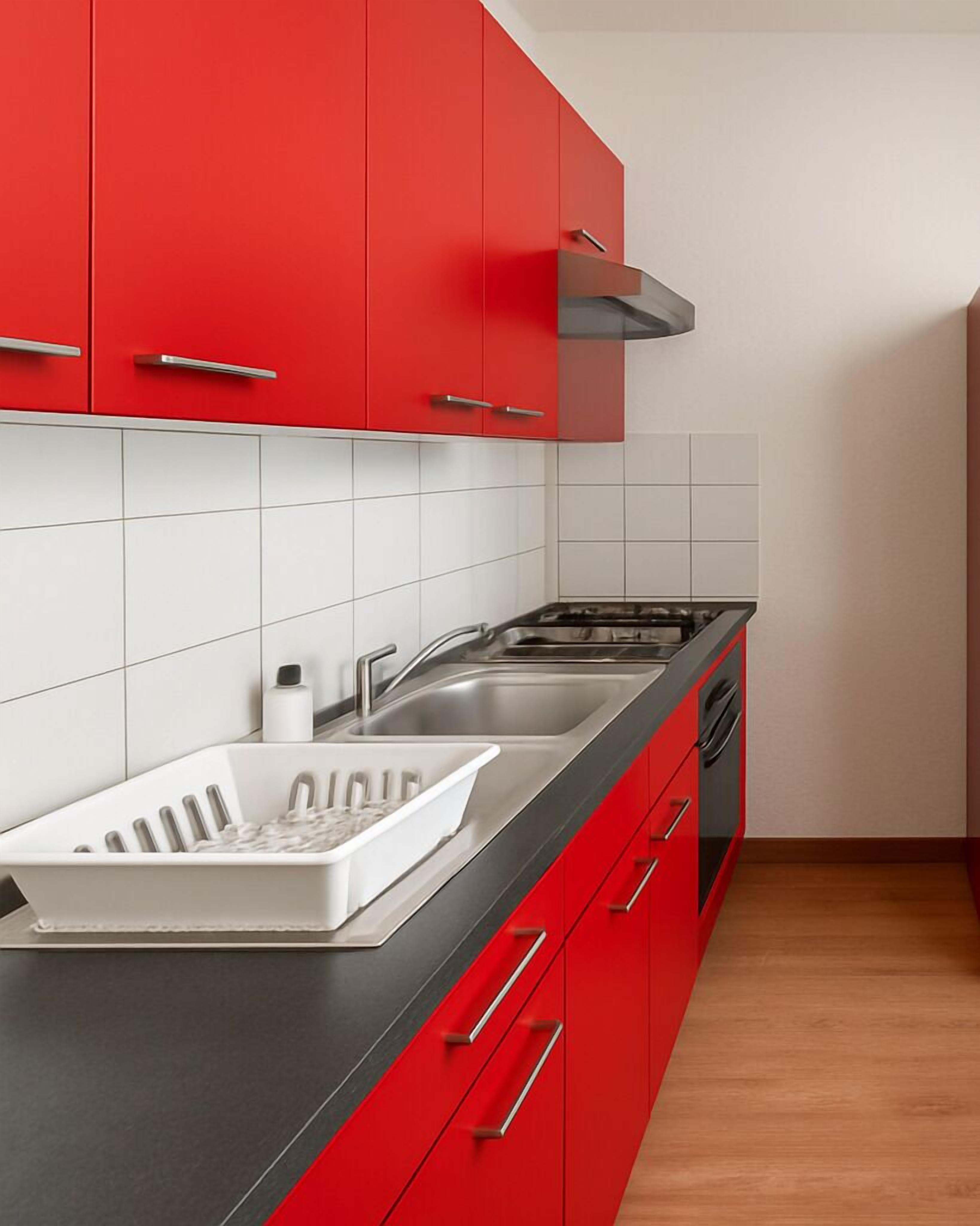 Een koelkast, een microgolfoven, een oven, een broodrooster