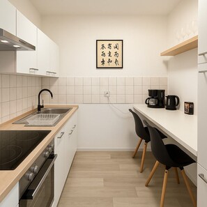 Fridge, cookware/dishes/utensils