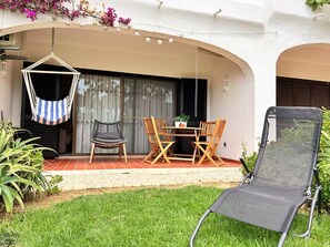 Outdoor dining - Beach House in São Rafael (Albufeira)