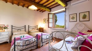 10 bedrooms, iron/ironing board, WiFi, bed sheets
