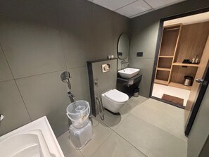 Suite – royal | Bad | Håndklær, såpe, sjampo og toalettpapir