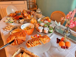 Desayuno continental incluido todos los días 