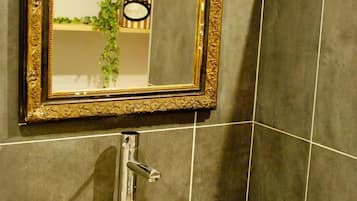 Comfort dubbelrum - utsikt mot bergen | Badrum