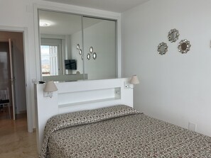 1 bedroom, iron/ironing board, travel cot, free WiFi