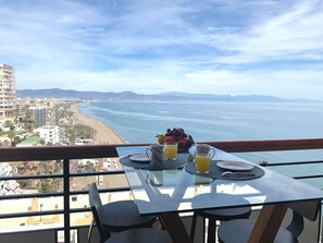 Outdoor dining - Golden (Torremolinos)