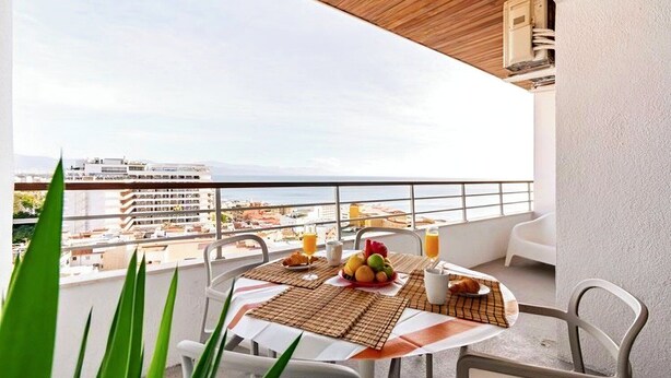 Outdoor dining - Oasis Sea & Sky - Nogalera - City Center - Balcony-Sea view (Torremolinos)