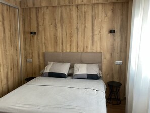 2 多间卧室、熨斗/熨衣板、上网接入、床单