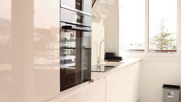 Coffee/tea maker, fridge, microwave, oven
