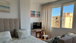 Room - Hélios - City Center - Parking including (Torremolinos)