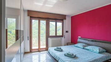 3 bedrooms, WiFi, bed sheets