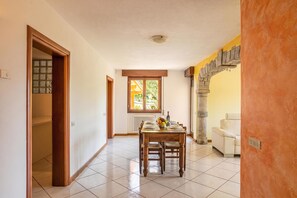 Family House, 3 Bedrooms, 2 Bathrooms (Balcone Di Alex & Thomas) | Dining - Balcone Di Alex & Thomas (Val Rezzo)