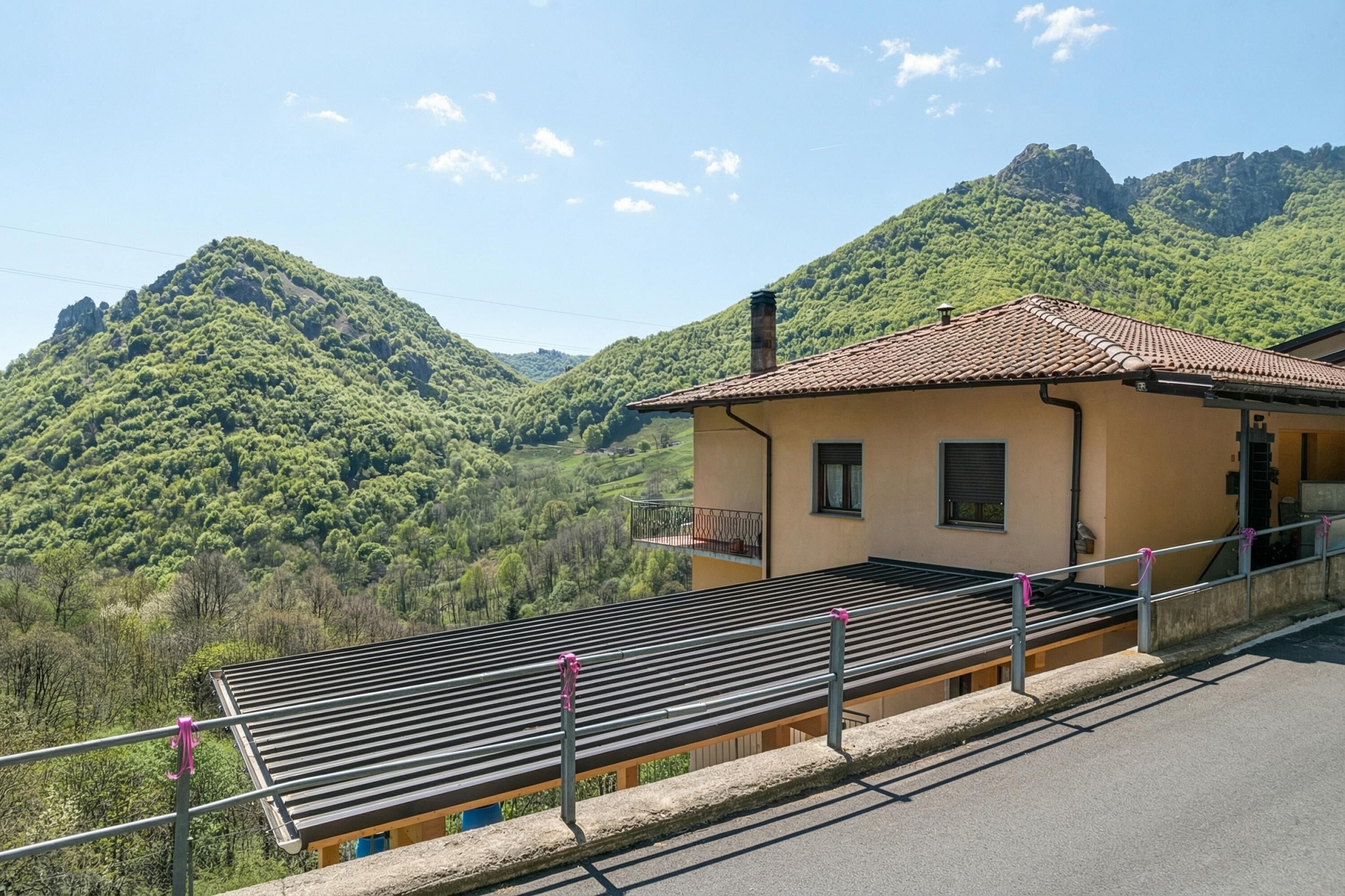 Family House, Multiple Bedrooms, 2 Bathrooms (Balcone Di Alex & Thomas) | Property grounds