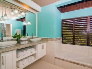 Towels, soap, toilet paper - Half Hill 1BR (Montego Bay)