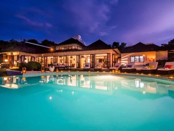 Outdoor pool - Half Hill 1BR (Montego Bay)