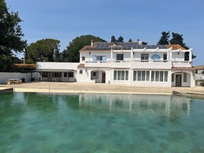 Front of property - Grand Tamaris Hosting (Arles)
